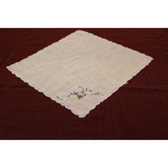 Vintage Violet Linen Handkerchief, Retro Hankie, Scalloped Edges & Scroll Detail - Picture 2 of 6